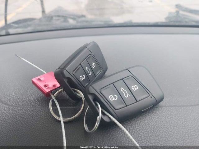 3VWC57BU5MM008733 Volkswagen tsi