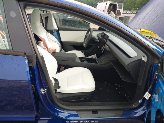 2025 TESLA MODEL 3 5YJ3E1EA2SF001516 Photo 4