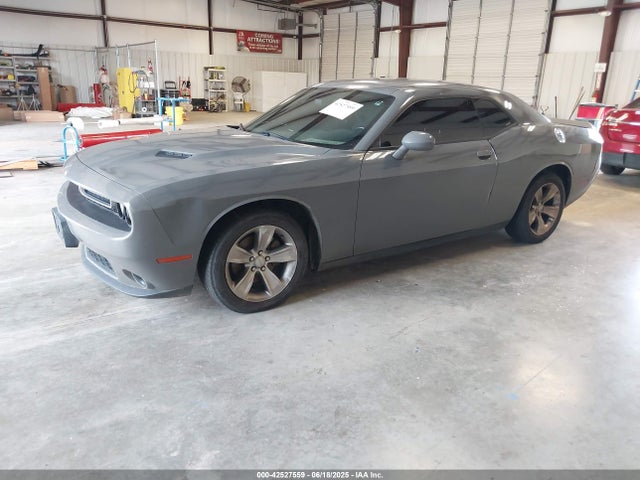 Dodge Challenger Sxt 2018 2C3CDZAGXJH334488 Image 2