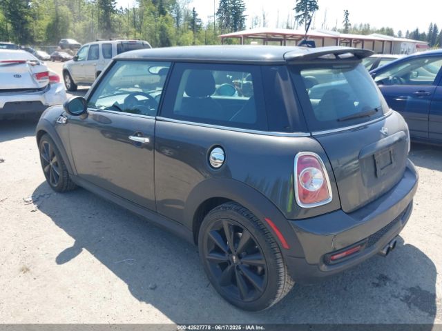 2011 MINI COOPER S WMWSV3C58BTY14351 Photo 2