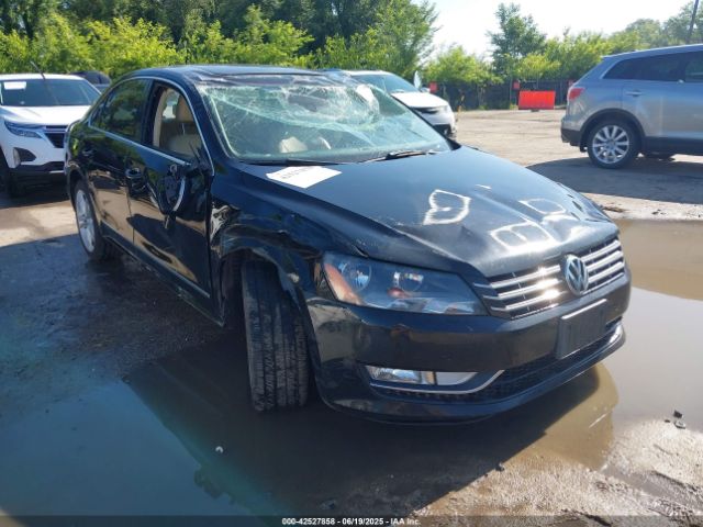 2015 VOLKSWAGEN PASSAT 1VWCV7A31FC071700