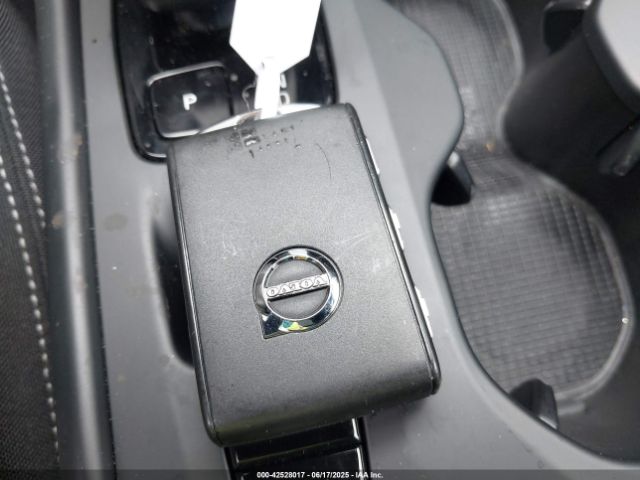 2024 VOLVO XC40 YV4L12UK3R2341795 Photo 10
