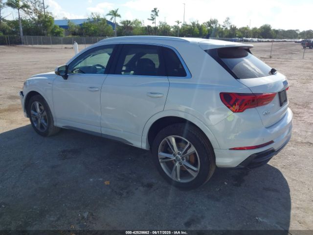 2019 AUDI Q3 WA1DECF32K1084030 Photo 2