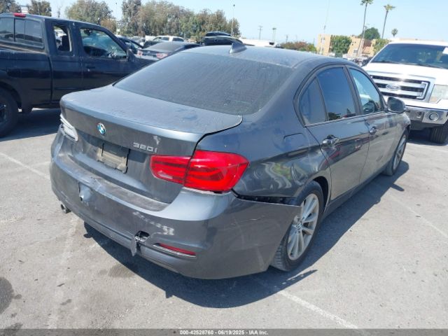 2018 BMW 320I WBA8A9C5XJAH13883 Photo 3