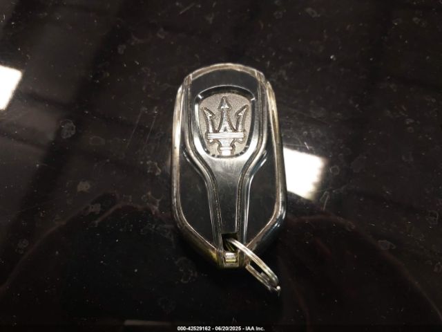 2017 MASERATI LEVANTE ZN661XUL4HX254428 Photo 10