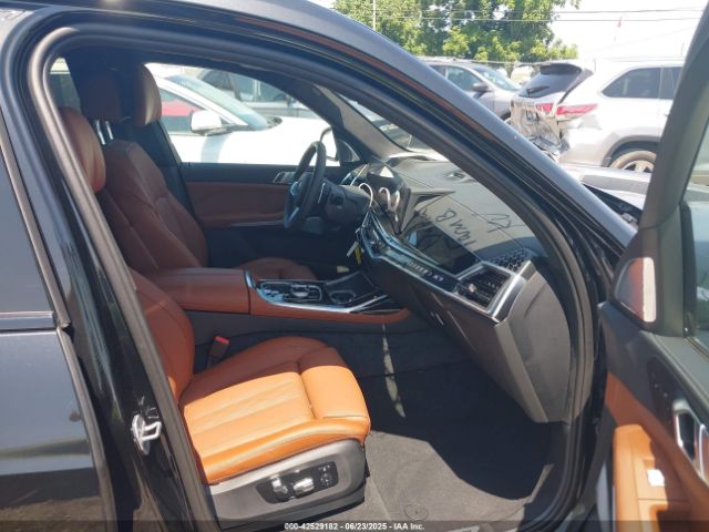 2025 BMW X7 5UX23EM04S9X21636 Photo 4