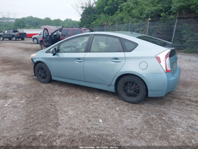 2013 TOYOTA PRIUS JTDKN3DU6D1646555 Photo 2
