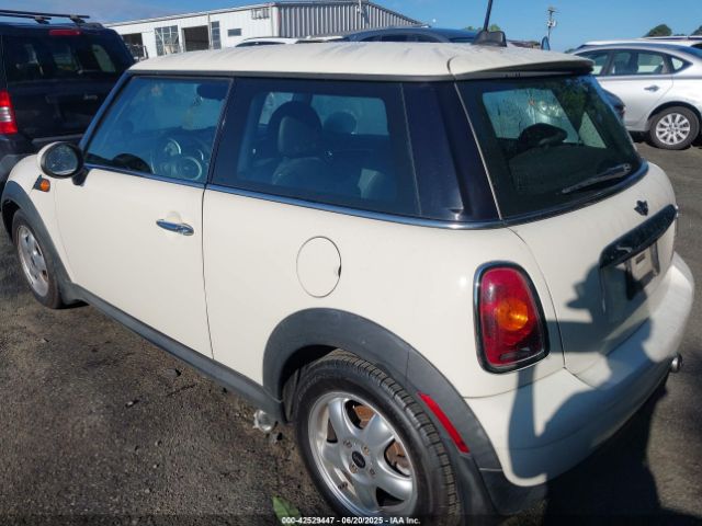 2007 MINI COOPER WMWMF335X7TU63276 Photo 2