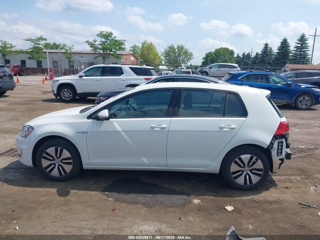 WVWKP7AU3GW912983 Volkswagen 2016