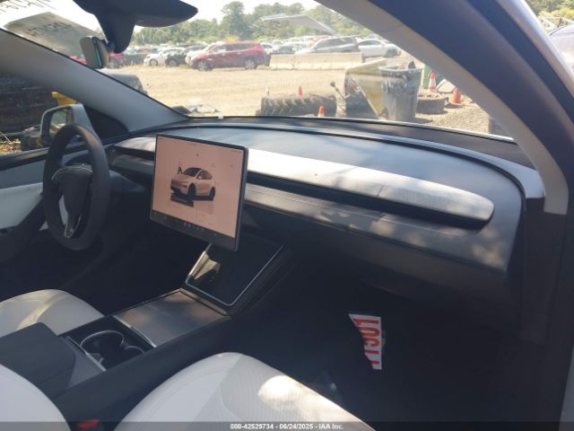 2026 TESLA MODEL Y 7SAYGDEE1TA387657 Photo 4