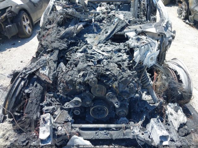 2017 JAGUAR XJ SAJWA2G79H8W12492 Photo 9