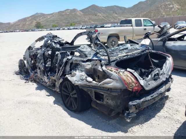 2017 JAGUAR XJ SAJWA2G79H8W12492 Photo 2