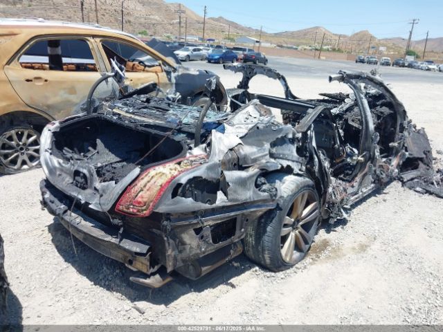 2017 JAGUAR XJ SAJWA2G79H8W12492 Photo 3