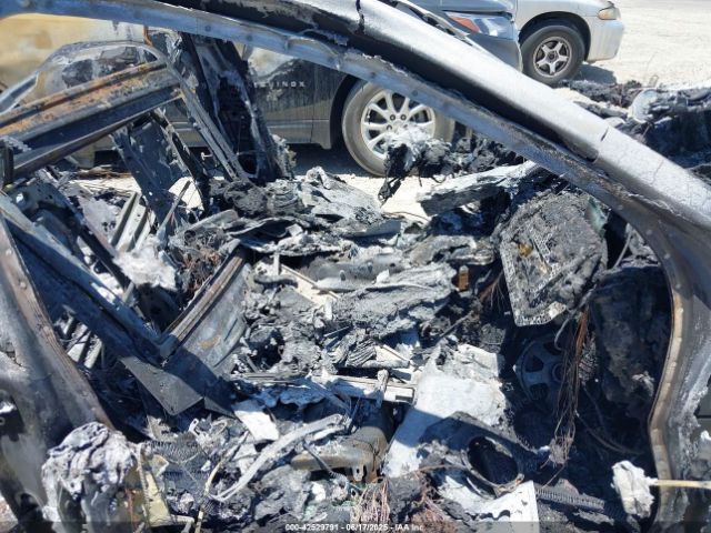 2017 JAGUAR XJ SAJWA2G79H8W12492 Photo 4