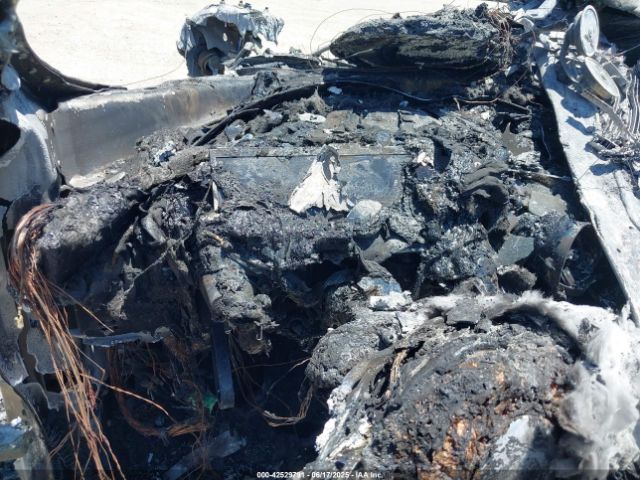 2017 JAGUAR XJ SAJWA2G79H8W12492 Photo 6