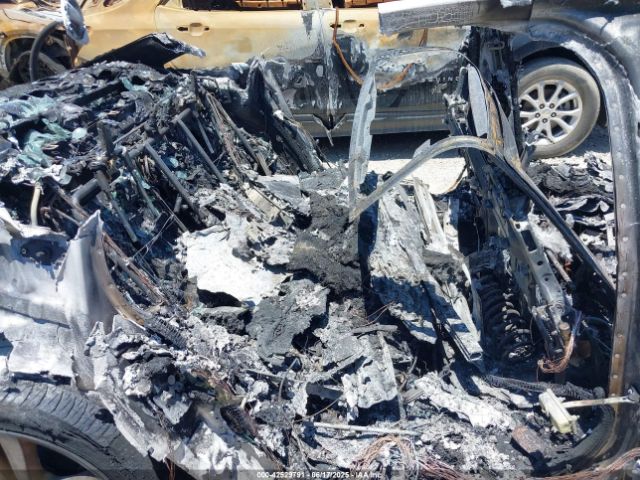 2017 JAGUAR XJ SAJWA2G79H8W12492 Photo 7