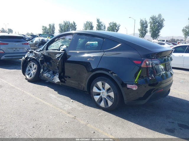 2023 TESLA MODEL Y 7SAYGDEE8PA138813 Photo 2