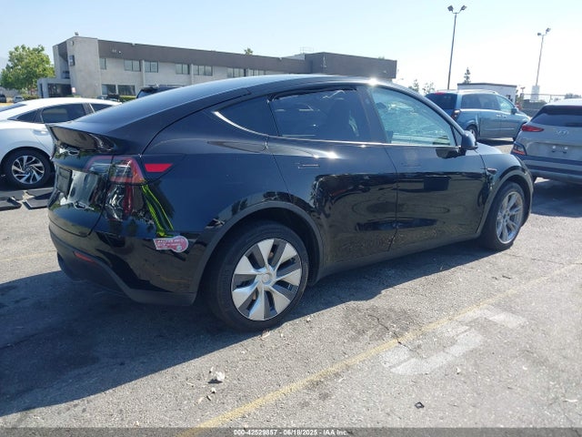 2023 TESLA MODEL Y 7SAYGDEE8PA138813 Photo 3