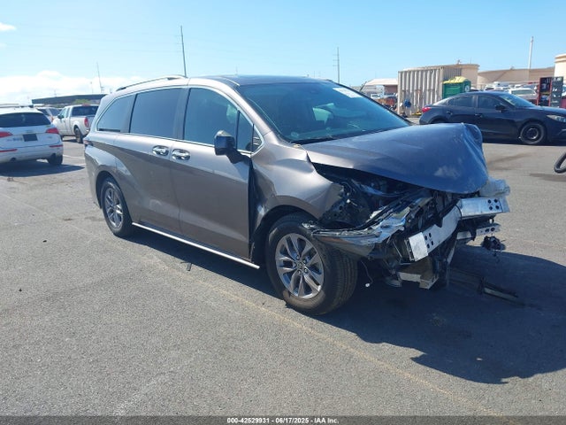 2022 TOYOTA SIENNA 5TDJRKEC4NS106156