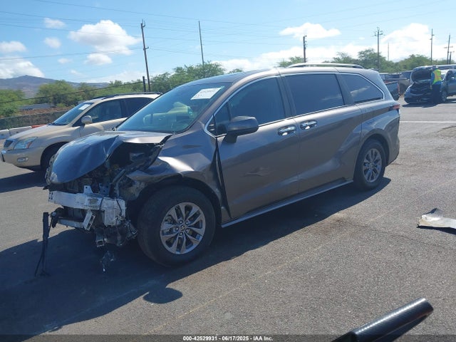 2022 TOYOTA SIENNA 5TDJRKEC4NS106156 Photo 1
