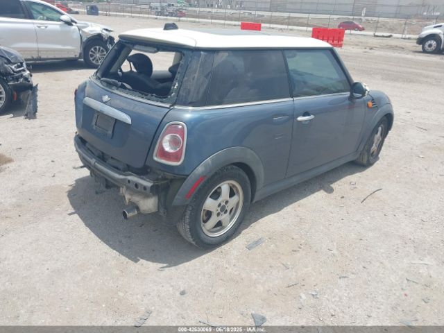 2011 MINI COOPER WMWSU3C57BT252882 Photo 3