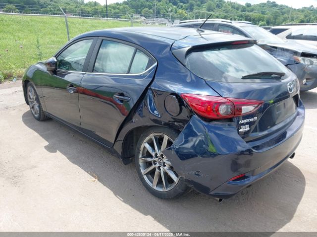 2018 MAZDA MAZDA3 3MZBN1L39JM204670 Photo 2