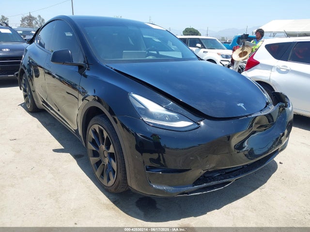 2023 TESLA MODEL Y 7SAYGAEE2PF638323 Photo 0