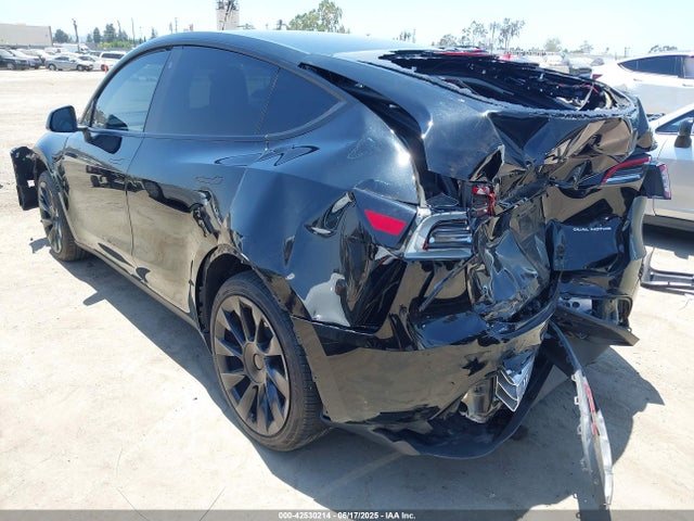 2023 TESLA MODEL Y 7SAYGAEE2PF638323 Photo 2