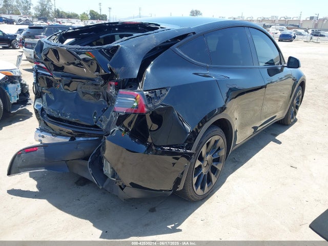 2023 TESLA MODEL Y 7SAYGAEE2PF638323 Photo 3