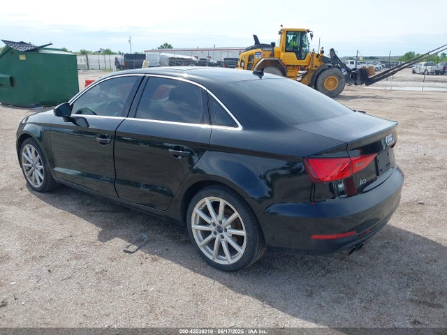 2015 AUDI A3 WAUCCGFF2F1005919 Photo 2