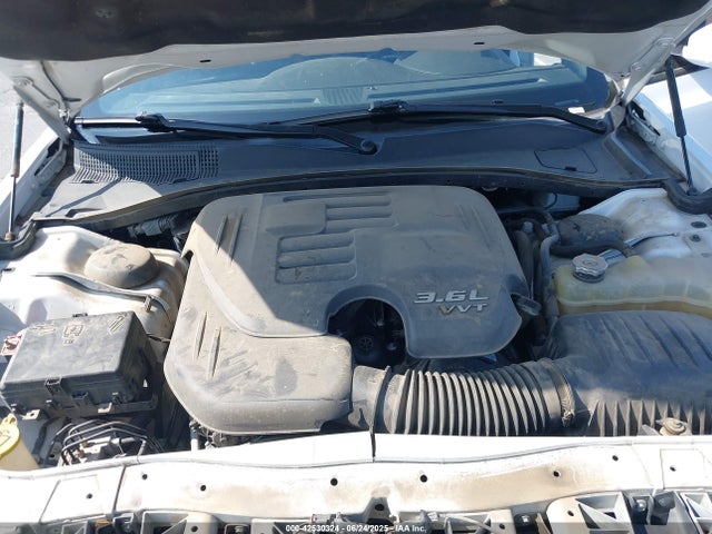 Chrysler 2018 2018 2C3CCABG8JH240225 Image 10