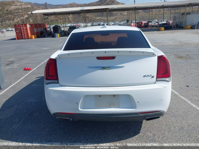 Chrysler 2018 2018 2C3CCABG8JH240225 Image 17