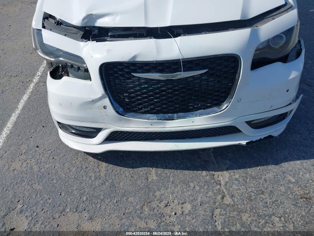 Chrysler 2018 2018 2C3CCABG8JH240225 Image 12