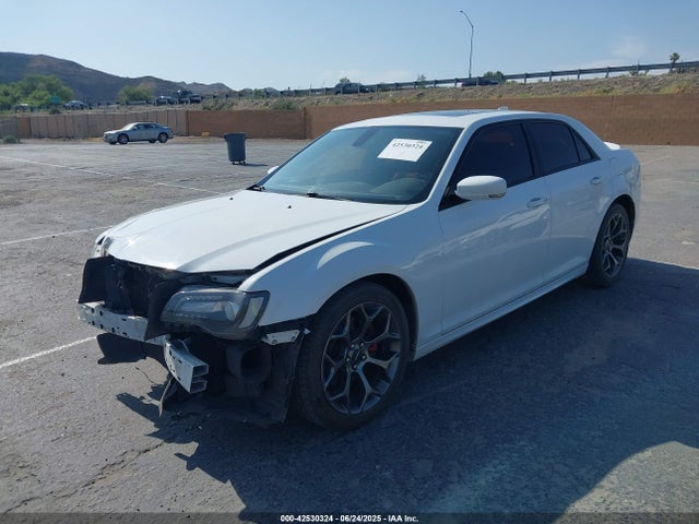 Chrysler 2018 2018 2C3CCABG8JH240225 Image 2