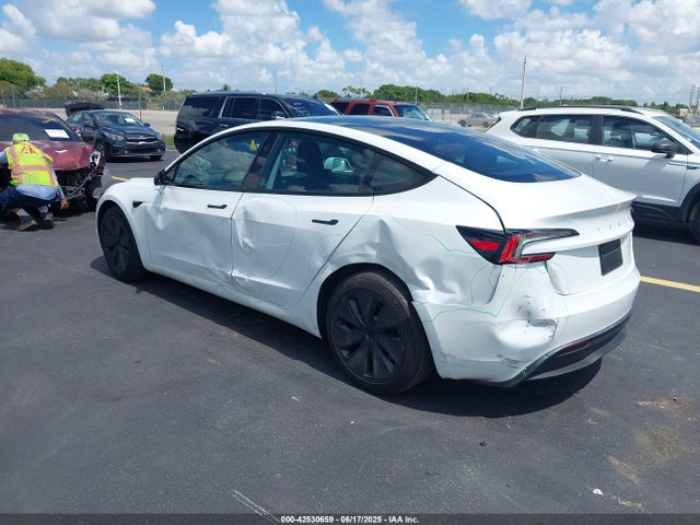 2025 TESLA MODEL 3 5YJ3E1EA7SF897151 Photo 2