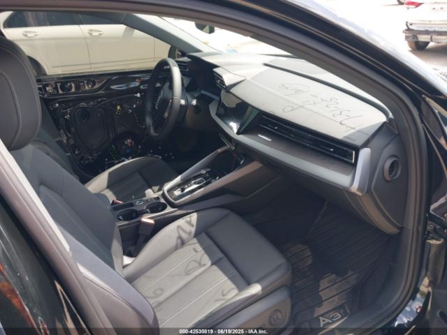 2025 AUDI A3 WAUHUDGY1SA068635 Photo 4