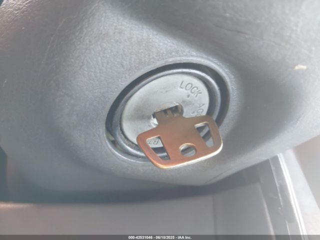 2001 MITSUBISHI MIRAGE JA3AY36C31U011227 Photo 10