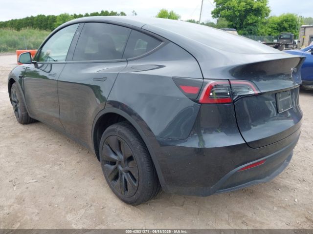 2025 TESLA MODEL Y 7SAYGDEE2SF305808 Photo 2