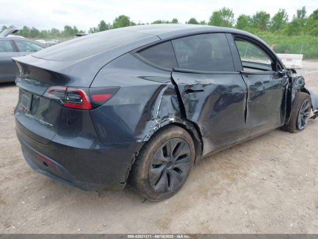2025 TESLA MODEL Y 7SAYGDEE2SF305808 Photo 3
