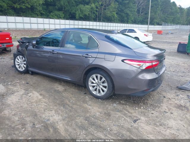 2020 TOYOTA CAMRY 4T1C11AK7LU972025 Photo 2