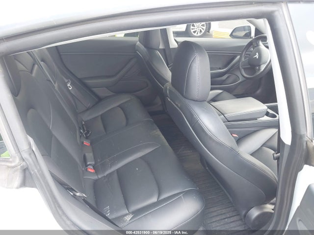 5YJ3E1ECXMF862737 Tesla 2021