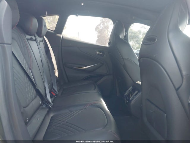 SCFVUJAW7MTV01430 Aston Martin DBX