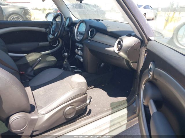 2010 MINI COOPER S CLUBMAN WMWMM3C53ATP76411 Photo 4