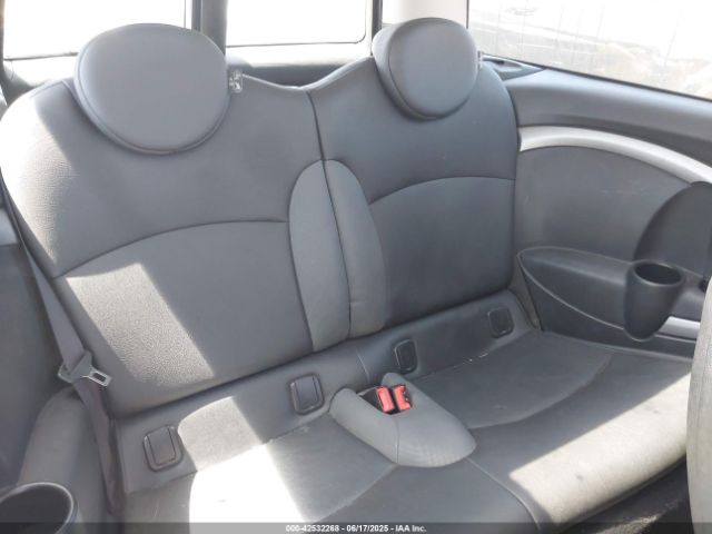 2010 MINI COOPER S CLUBMAN WMWMM3C53ATP76411 Photo 7