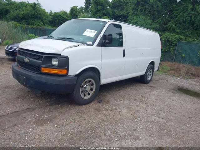 Chevrolet Express 1500 Work Van 2014 1GCSGAFX3E1136493 Image 2