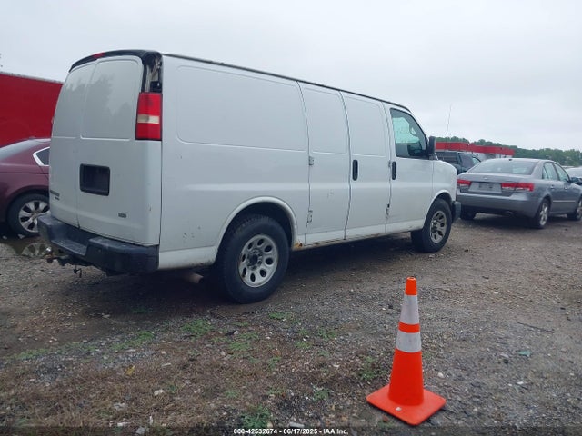 Chevrolet Express 1500 Work Van 2014 1GCSGAFX3E1136493 Image 4