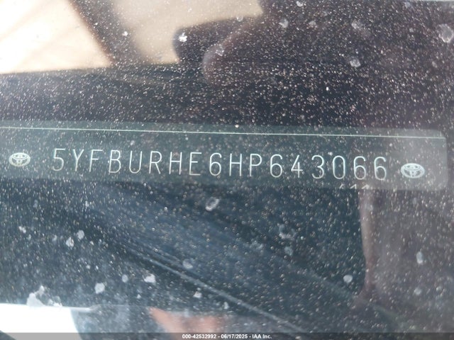 42532992 :رقم المزاد ، 5YFBURHE6HP643066 vin ، 2017 Toyota Corolla Se مزاد بيع