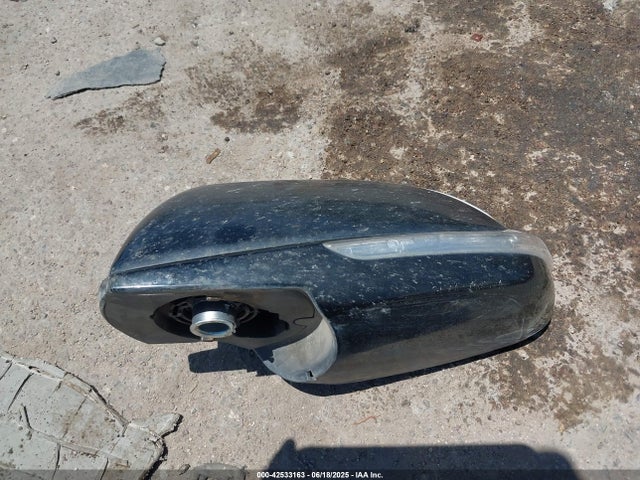 1G1FY6S08P4106422 Chevrolet 2023