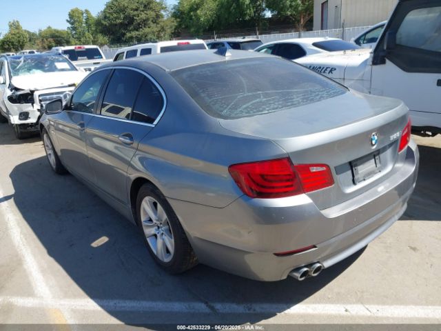 2011 BMW 528I WBAFR1C56BC741989 Photo 2