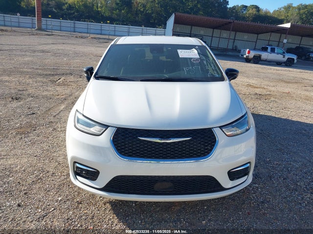 Chrysler 2025 2025 2C4RC1BG7SR509591 Image 13